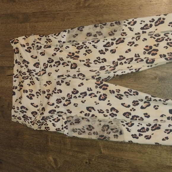 Leopard Print Fabletics Power Hold Athletic Leggings XS - Picture 2 of 6